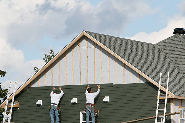 Professional Siding technician working in Pfafftown, NC